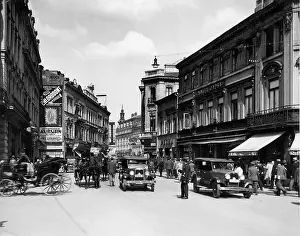 Lively: Boulevard in Bucharest