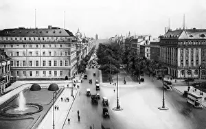 Pariser: The boulevard Unter den Linden in Berlin, around 1925
