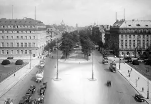 Pariser: The boulevard Unter den Linden in Berlin, 1926