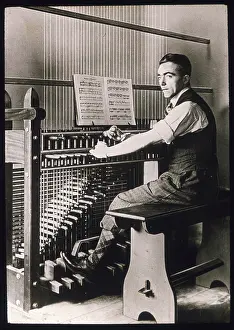Town & Country Planning: BOURNVILLE CARILLONNEUR