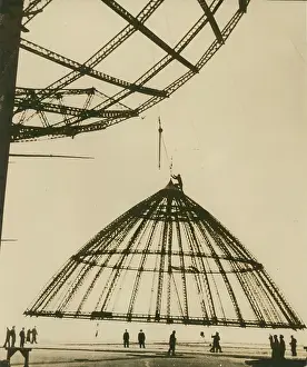 Lifted: The bow framework of Graf Zeppelin II LZ 130 being lifted