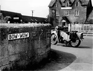 Velocette: BOW-WOW STREET