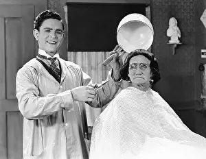 Hilarious: Bowl haircut with saucepan