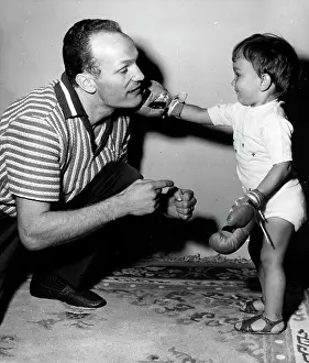 Lonsdale: Boxer Henry Cooper 1934 -