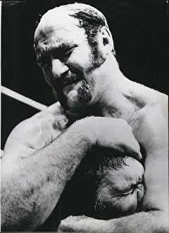 Hardly: Boxing