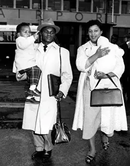 Bassey: Boxing Champion Hogan Kid Bassey 1932 - 1998