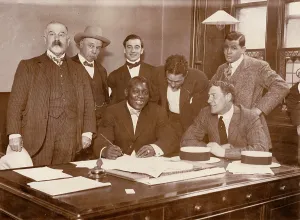Racist: Boxing champions sign contract to fight