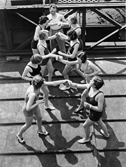 Pavillion: Boxing lesson for beauty queens