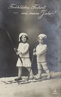 Jahr: Boy and girl on skis