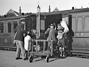 Kitbag: Boy scouts boarding a railway train