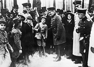 Wilhelmine: Boy scouts with General von der Goltz, 1913