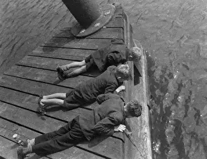 BOYS CRABBING