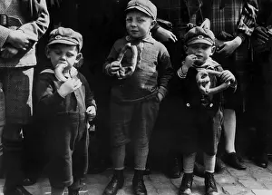 Pretzels: Boys eat pretzels, 1932