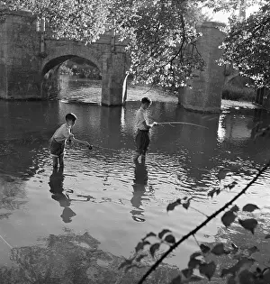 Thame: Boys Fishing