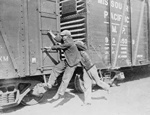 Hopping: Boys hopping freight