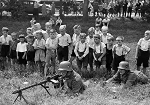 Practices: Boys during an maneuver in Glatz, 1935