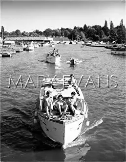 Wroxham: BOYS ON A POWER BOAT