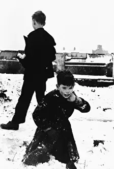 Wapping: Two boys in the snow in Wapping