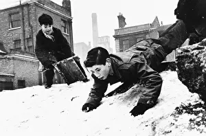 Wapping: Two boys in the snow in Wapping
