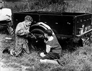 Oiling: Boys with Trailer