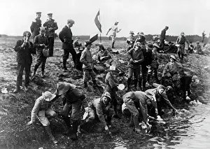 Agers: Boyscouts playing war during the First World War