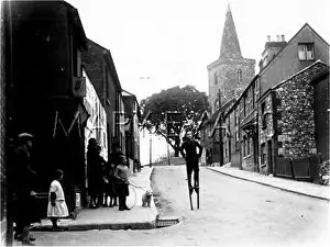 Brading: BRADING ON STILTS!
