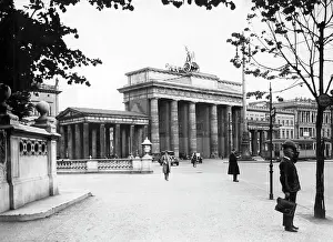 Backside: Brandenburg Gate in Berlin, 1934