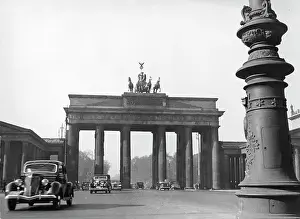 Pariser: Brandenburg Gate in Berlin, 1937