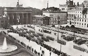Kaiserin: Brandenburg gate procession: Berlin royal wedding 1913