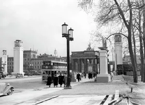 Decker: Brandenurg Gate decorated with swastika flags, Berlin, 1939