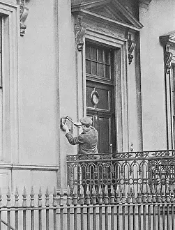 Lichnowsky: The brass plate at the German Embassy removed during WWI
