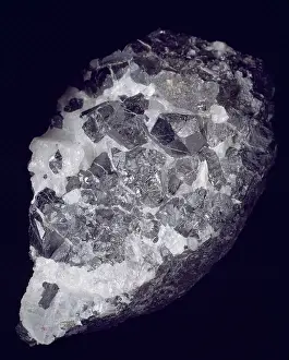 Crystalline: Braunite