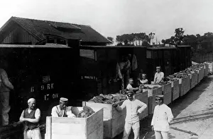 Meals: Bread provision during the trench warfare, 1915