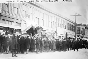 Wobblies: The Bread and Roses strike. Crowd of strikers ?