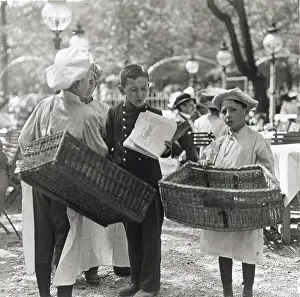 Wurstelprater: Bread seller