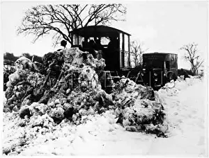 Donnington: BREAD VAN IN SNOW