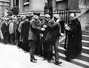 Breadline: Breadline for the needy, probably in New ?