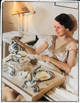 Tucking: BREAKFAST IN BED 1930S