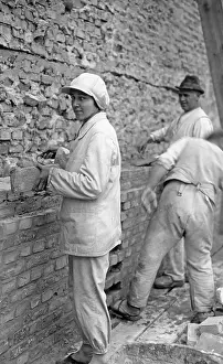 Bricklayer: Bricklayer in Berlin, 1932