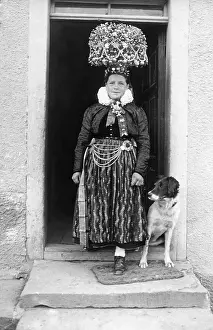 Marry: Bride from the Black Forest with bridal crown, around 1930