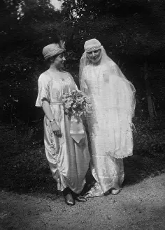 Bridal: A bride and her friend in Italy