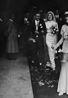 Confetti: Bride and groom with confetti, Rome