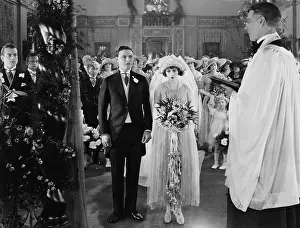 Doubts: Bride walking down the wedding aisle