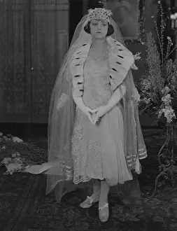 Tying: The bride wears ermine