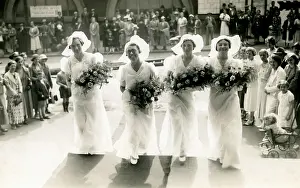 Bridesmaids: Bridesmaids at a society wedding