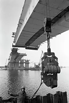 Districts: Bridge construction in Moscow, 1980