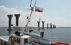 Bearings: Bridge across Volga under construction