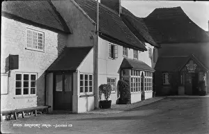 Thatched: Bridport Arms Hotel