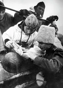 Bend: Briefing at the Don Bend, 1943