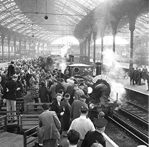 Trolleys: Brighton Blue Belle train in Brighton Station
